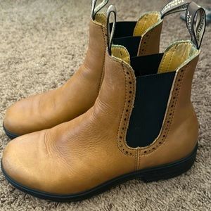 Blundstone Boots - Camel